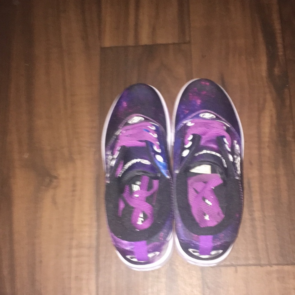 They are Heelys The sizer are 4